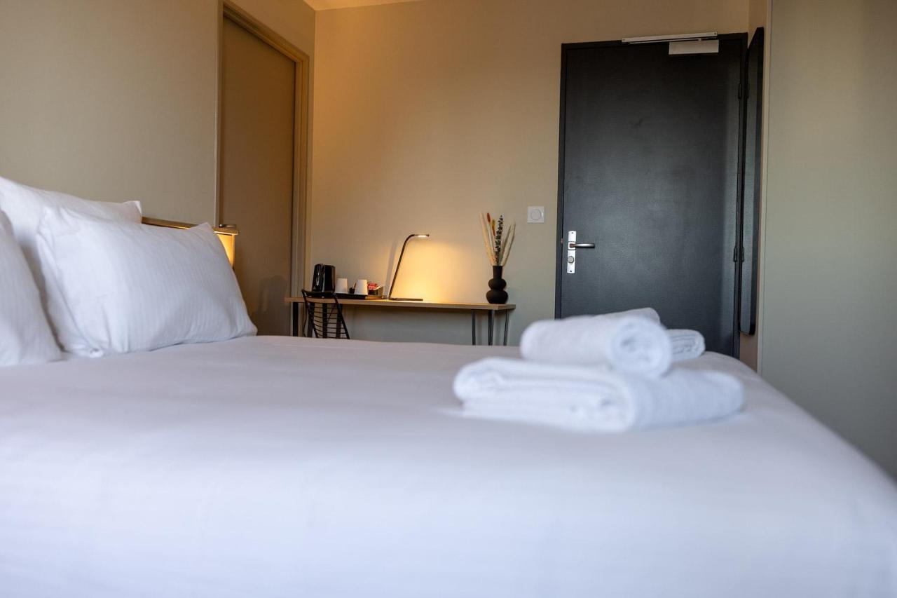 Logis Hotel & Restaurant Le Vert Bocage Franqueville-Saint-Pierre Bagian luar foto