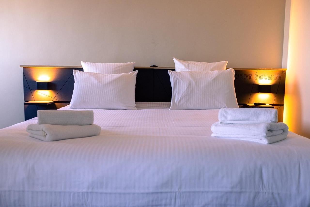 Logis Hotel & Restaurant Le Vert Bocage Franqueville-Saint-Pierre Bagian luar foto