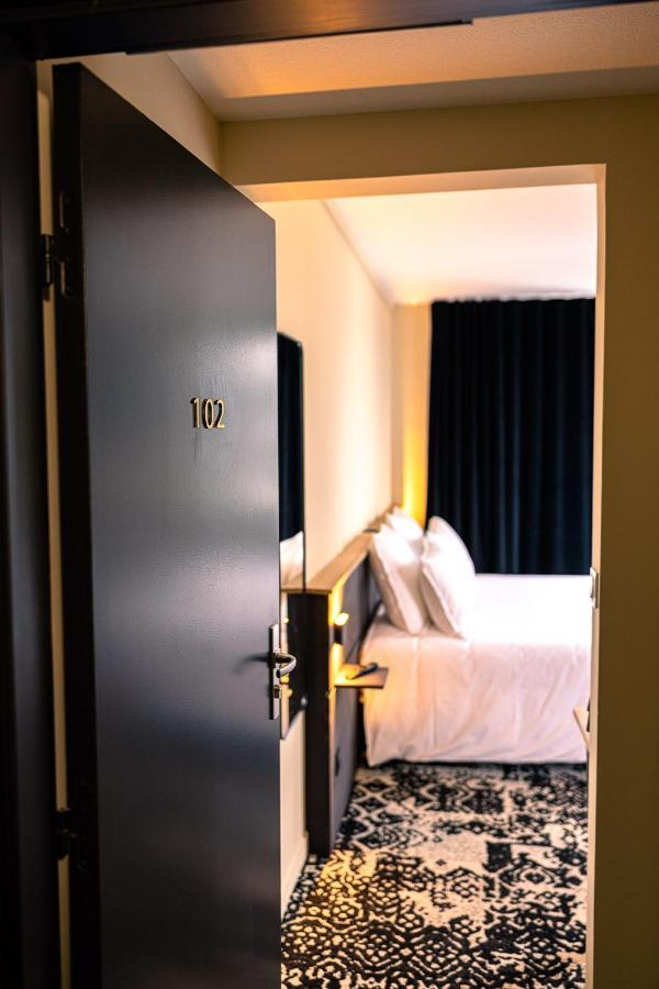 Logis Hotel & Restaurant Le Vert Bocage Franqueville-Saint-Pierre Bagian luar foto