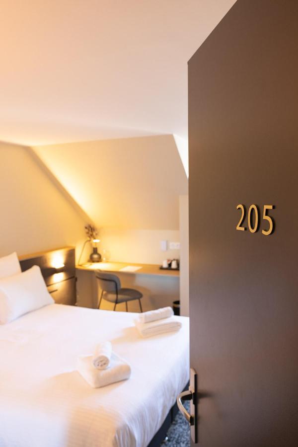 Logis Hotel & Restaurant Le Vert Bocage Franqueville-Saint-Pierre Bagian luar foto