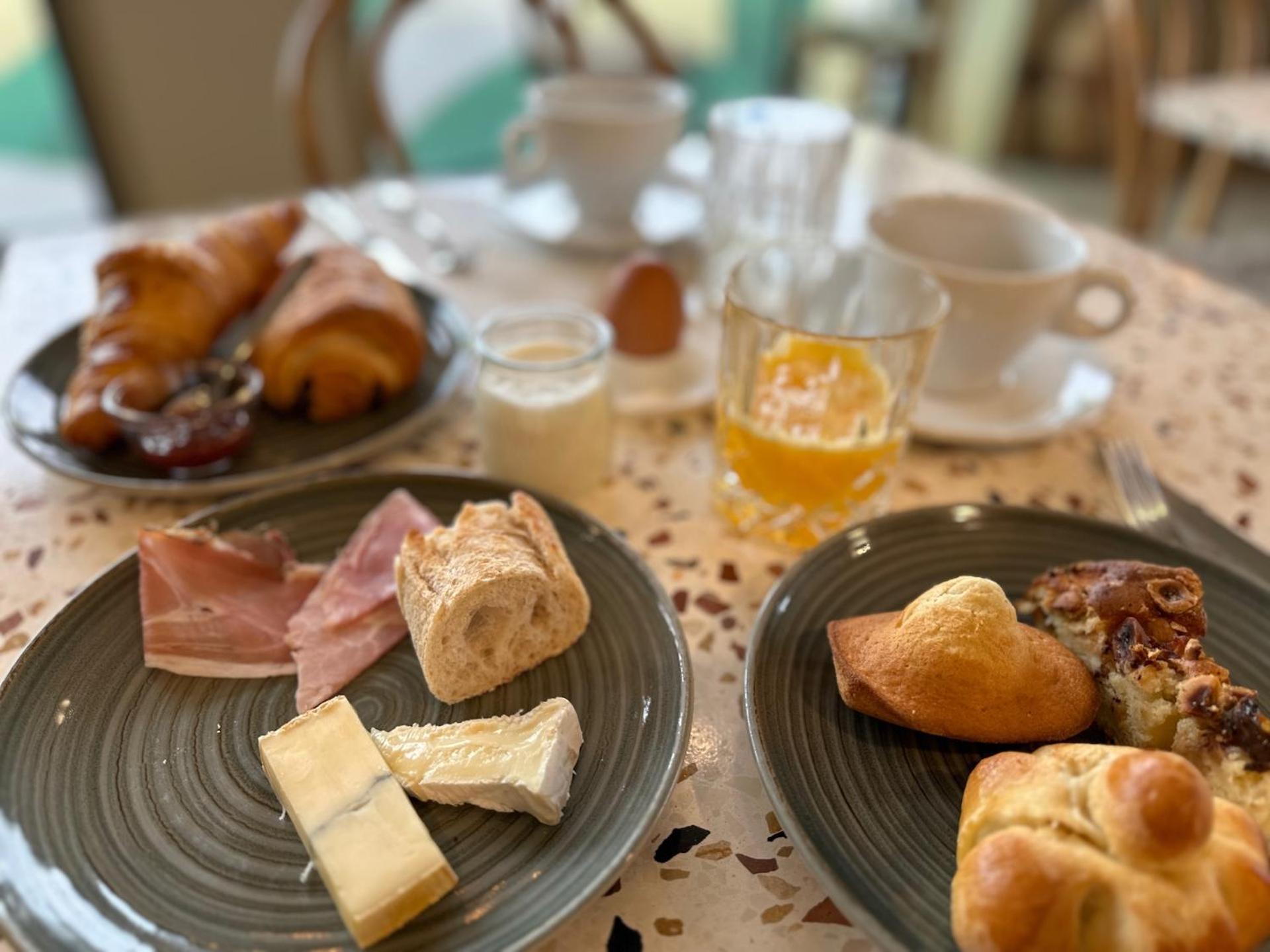 Logis Hotel & Restaurant Le Vert Bocage Franqueville-Saint-Pierre Bagian luar foto