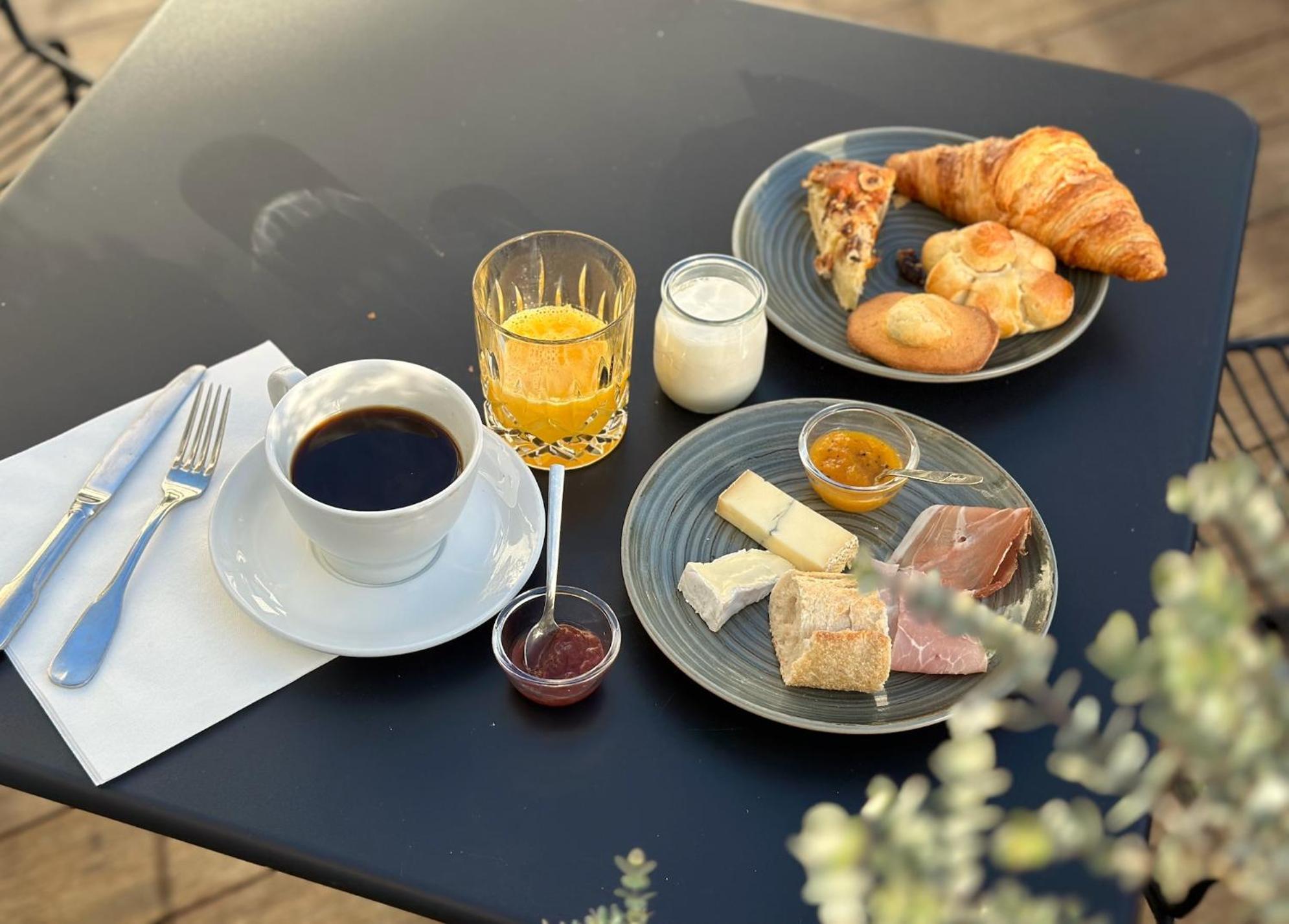Logis Hotel & Restaurant Le Vert Bocage Franqueville-Saint-Pierre Bagian luar foto